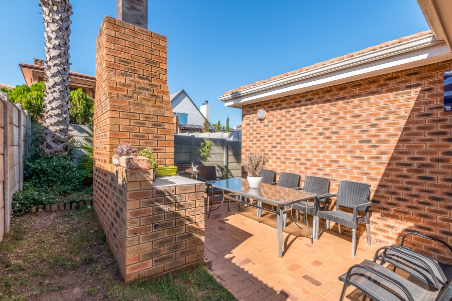 2 Bedroom Property for Sale in The Crest Western Cape